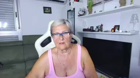 Selenna online show from June 17, 5:40 pm
