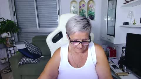 Selenna online show from July 21, 6:10 pm
