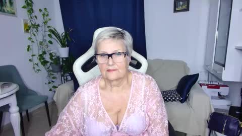 Selenna online show from January 17, 8:06 pm