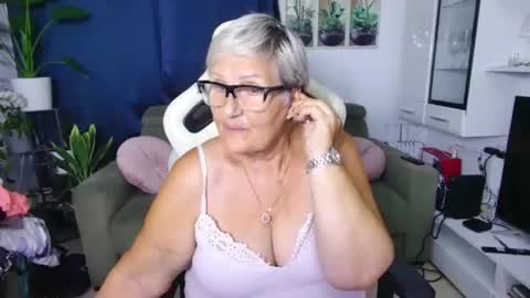 Selenna online show from August 2, 6:10 pm