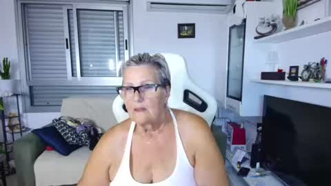 Selenna online show from June 22, 5:20 pm