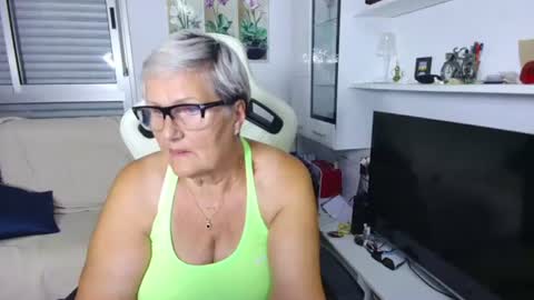 Selenna online show from July 15, 6:01 pm