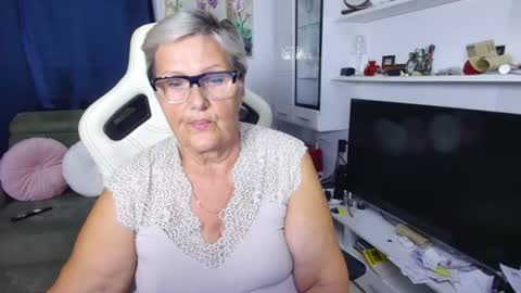 Selenna online show from July 30, 5:46 pm