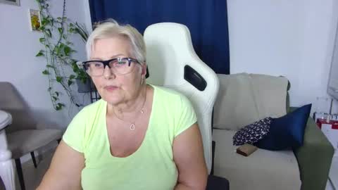 Selenna online show from April 12, 5:50 pm