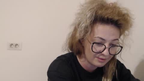 Selenna online show from October 29, 5:04 pm