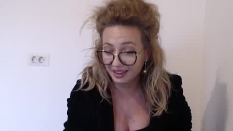 Selenna online show from October 2, 1:54 pm