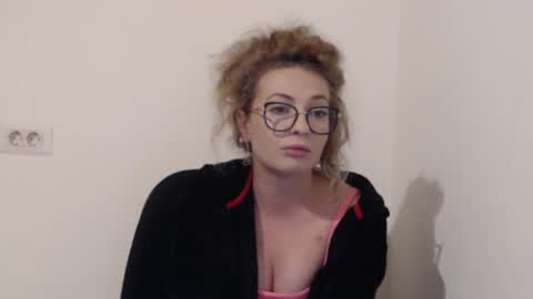 Selenna online show from October 8, 3:40 pm