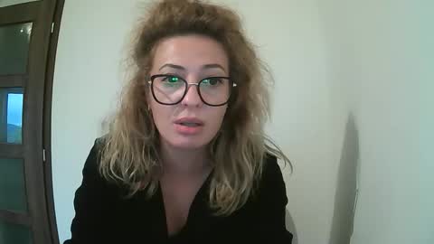 Selenna online show from October 1, 1:43 pm