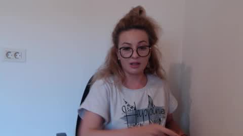 Selenna online show from October 13, 2:08 pm