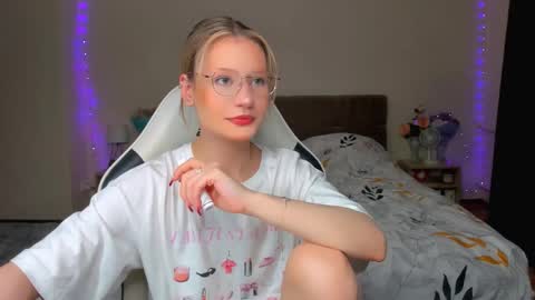 Simon and Alice online show from September 23, 8:15 pm