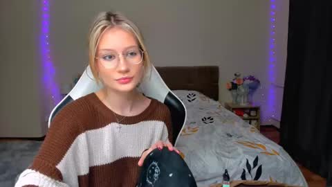 Simon and Alice online show from September 28, 8:07 pm