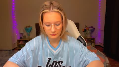 Simon and Alice online show from September 10, 8:43 pm