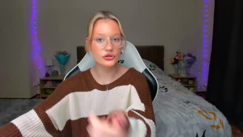 Simon and Alice online show from September 20, 8:01 pm