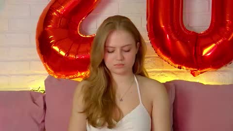 Snapshot of selinswarovski chatting on September 9, 5:13 pm SelinSwarovski online show from September 9, 5:13 pm