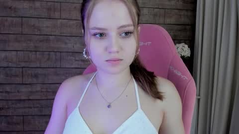 Snapshot of selinswarovski chatting on September 19, 6:11 pm SelinSwarovski online show from September 19, 6:11 pm