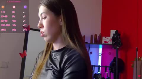 Nicole online show from March 5, 7:28 am