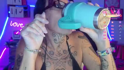 Selvaggia Del Caribe online show from February 7, 6:44 pm