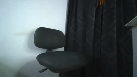 sem_alas online show from October 18, 5:11 am