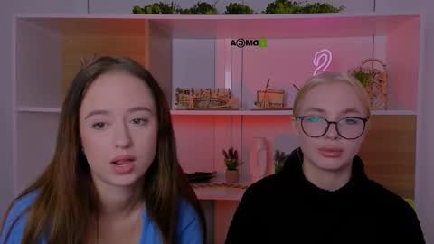 Snapshot of sendi_cais chatting on October 15, 8:48 am Sendi online show from October 15, 8:48 am