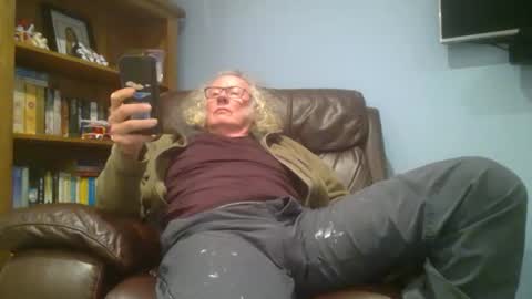 Snapshot of seniorfuntime1556 chatting on January 28, 8:26 pm Summiteer online show from January 28, 8:26 pm