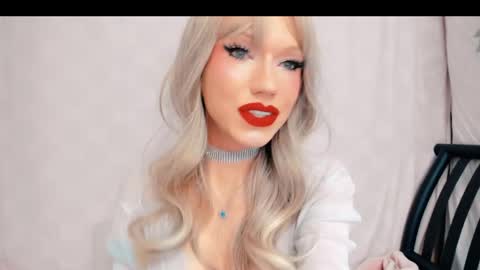 Mia online show from April 8, 11:19 pm