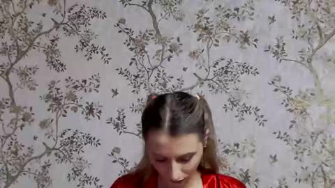 serayarose_ online show from September 17, 12:30 pm