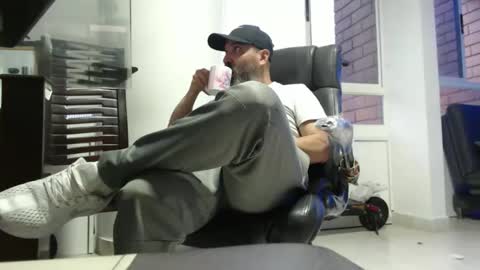 hetero serio discreto online show from March 16, 11:09 pm