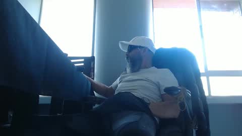 Snapshot of serioyhetero19 chatting on September 15, 9:05 pm hetero serio discreto online show from September 15, 9:05 pm