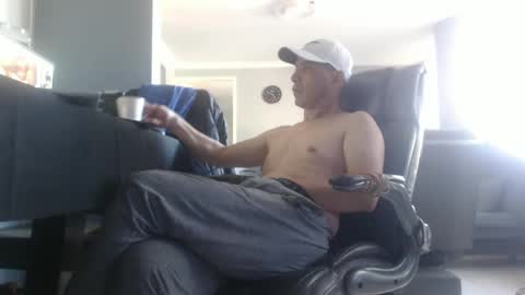 Snapshot of serioyhetero19 chatting on January 14, 9:51 pm hetero serio discreto online show from January 14, 9:51 pm