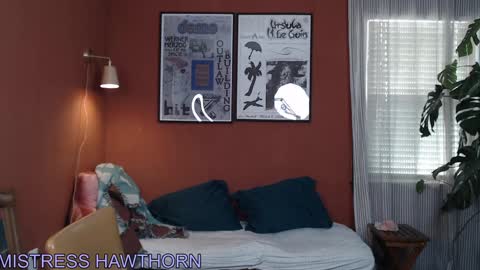 Miss Hawthorn online show from December 19, 8:02 pm