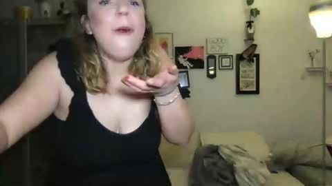 seturselfonfyre online show from April 4, 3:02 am