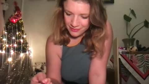 seturselfonfyre online show from December 4, 6:24 am