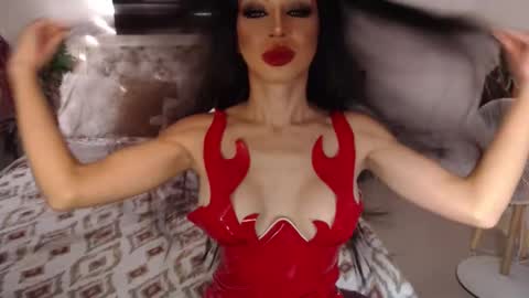 Snapshot of sexenchantresstgirl chatting on January 11, 12:33 am Mistress Maria online show from January 11, 12:33 am