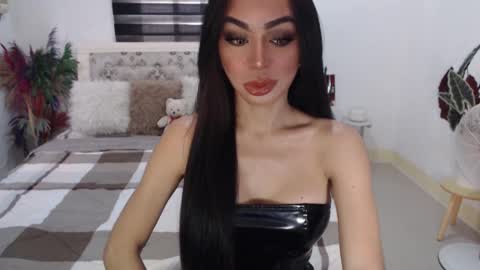 Snapshot of sexenchantresstgirl chatting on February 3, 3:53 am Mistress Maria online show from February 3, 3:53 am