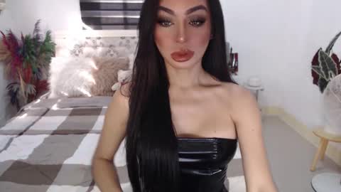 Snapshot of sexenchantresstgirl chatting on February 3, 12:47 am Mistress Maria online show from February 3, 12:47 am