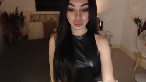Snapshot of sexenchantresstgirl chatting on February 28, 11:12 pm Mistress Maria online show from February 28, 11:12 pm