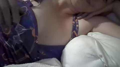 Snapshot of sexontheriverbed chatting on September 18, 7:01 am SexycanI online show from September 18, 7:01 am