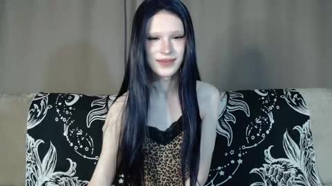 Nextdoor Princess online show from April 29, 6:35 pm