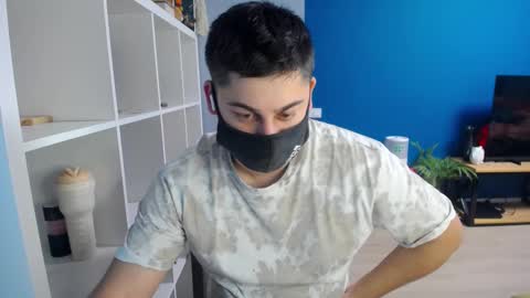 Snapshot of sexxxdickbig chatting on February 12, 3:16 pm Tommy online show from February 12, 3:16 pm