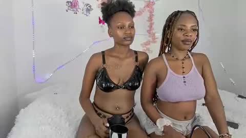 sexxypixie online show from April 15, 9:37 pm