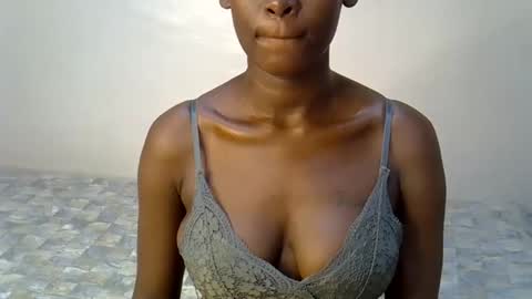 sexxyvee224 online show from October 20, 5:29 pm