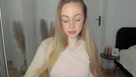 C o r a l i e online show from February 6, 2:58 pm