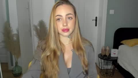 C o r a l i e online show from March 29, 11:56 am