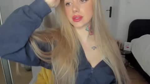 C o r a l i e online show from February 25, 2:58 pm