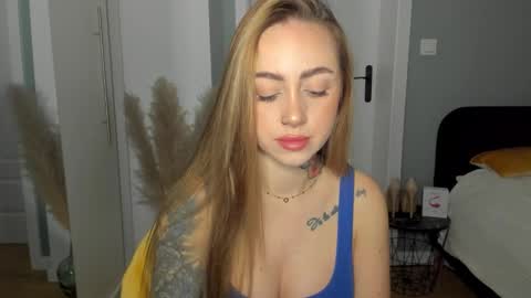 C o r a l i e online show from March 25, 7:37 am