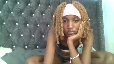 Snapshot of sexy_ebony_nica chatting on February 5, 7:07 am sexy_ebony_nica online show from February 5, 7:07 am