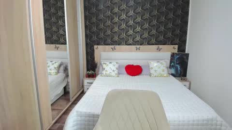 Lily online show from October 13, 6:26 am