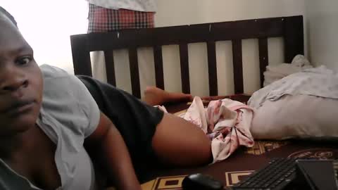 Snapshot of sexy_lunah chatting on February 19, 2:33 pm sexy_lunah online show from February 19, 2:33 pm