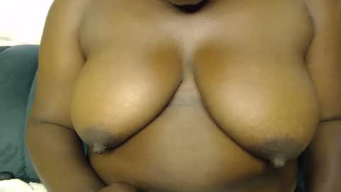Snapshot of sexy_serena_ chatting on January 3, 1:35 pm sexy_serena_ online show from January 3, 1:35 pm