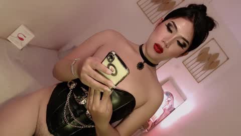 Snapshot of sexybaby2999 chatting on February 1, 12:04 pm Lexie online show from February 1, 12:04 pm